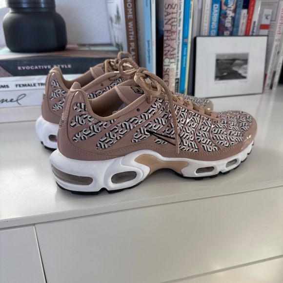 Nike women’s air max plus united in victory print 38.5 - Picture 3 of 7